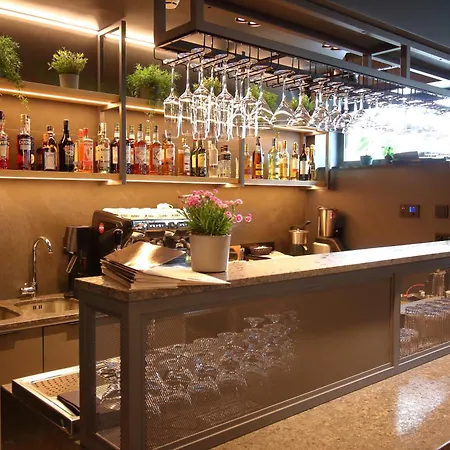 Hotel Umi 3*